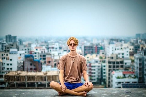 astuces pour libérer votre esprit et vous sentir plus léger