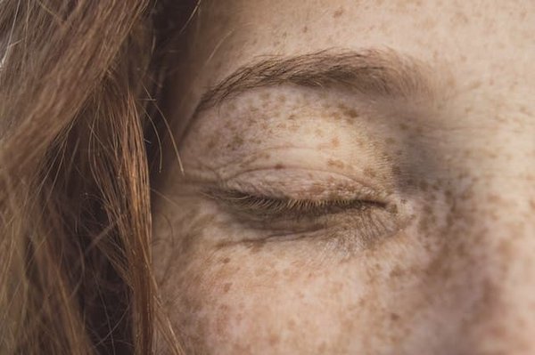 Comment protéger efficacement votre peau des agressions urbaines ?